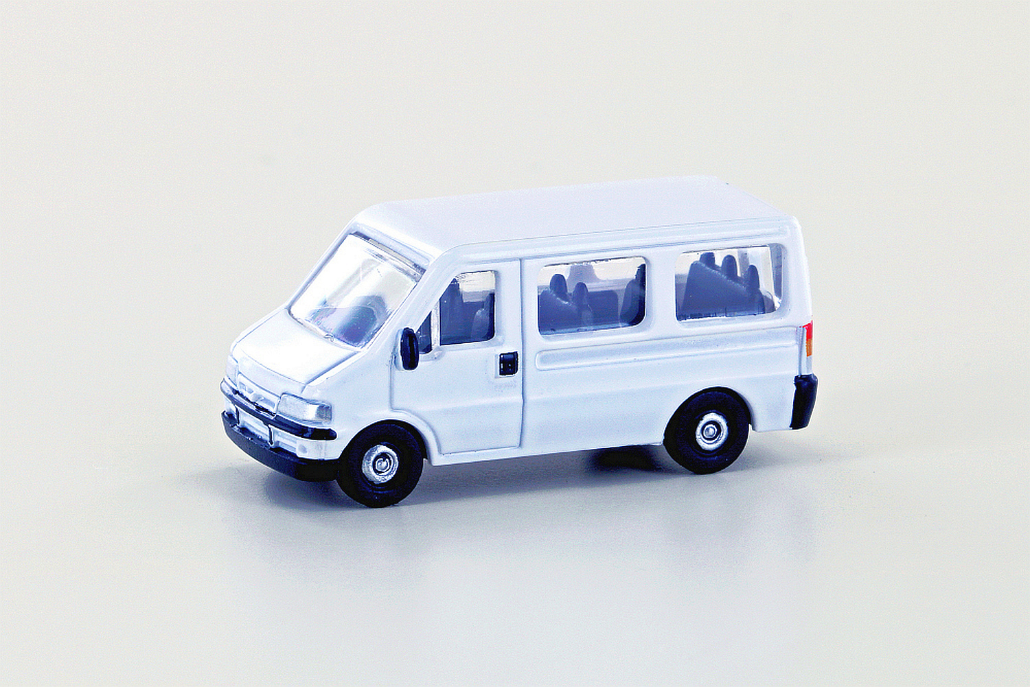 hobbytrain-modellautos-fiat-ducato-ii-bus-wei-1-160 image 1