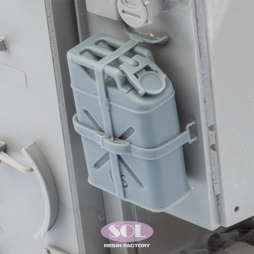 sol-resin-factory-mm788-1-16-us-jerrycan-zubeh-r-m113 image 3