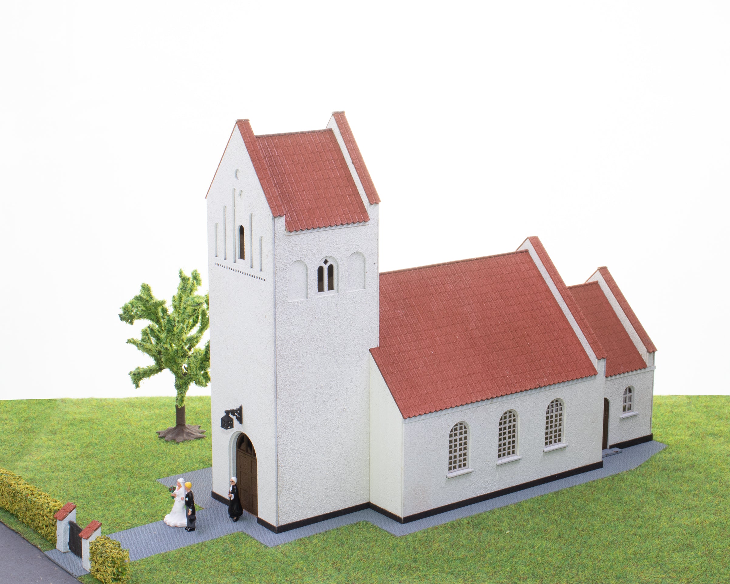 hobbytrade-ud-p-landet-ht-87383-dorfkirche-bausatz-wei-h0 image 1