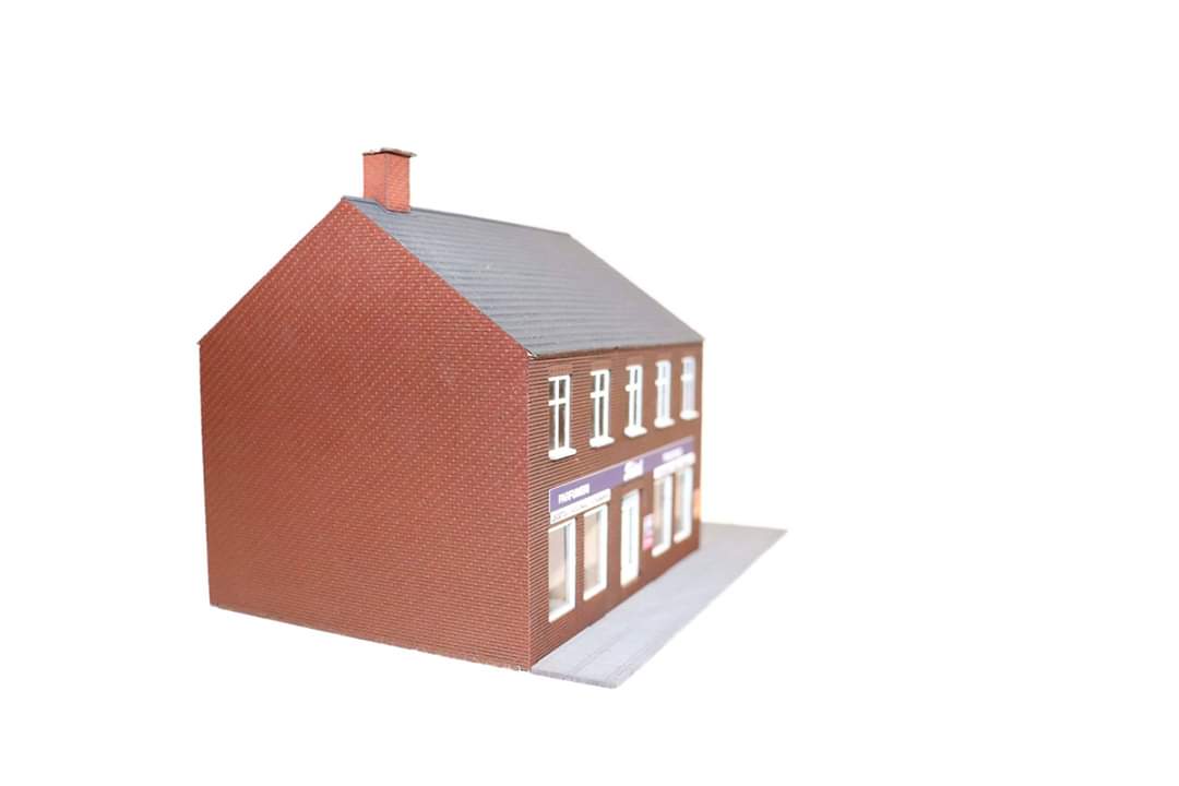 hobbytrade-danske-byhuse-ht-87205-modellhaus-stadthaus-tatol-laden image 2
