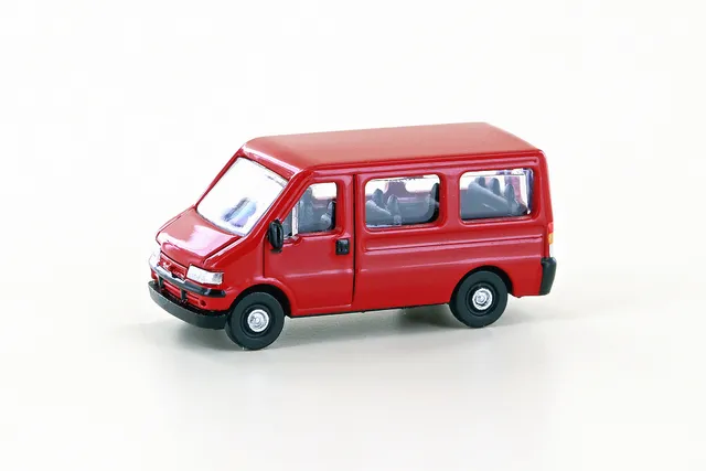 hobbytrain-fiat-ducato-ii-bus-modellauto-rot-spur-n image 1