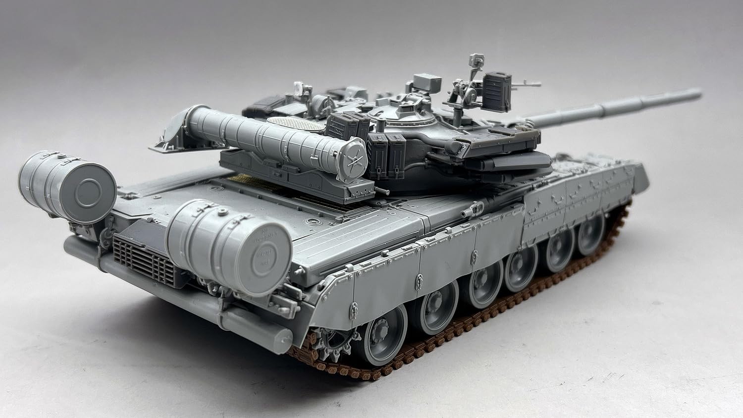 amusing-hobby-35a068-t-80um2-panzermodell-1-35-drozd-2 image 6