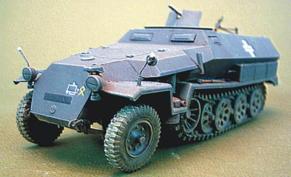afv-club-35078-sd-kfz-251-1-ausf-c-halbkettenfahrzeug-1-35-ww2 image 2