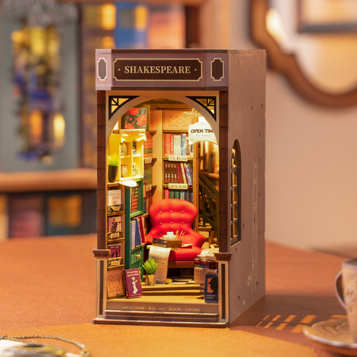 robotime-rolife-tgb07-bookstore-book-nook-holzbausatz image 2