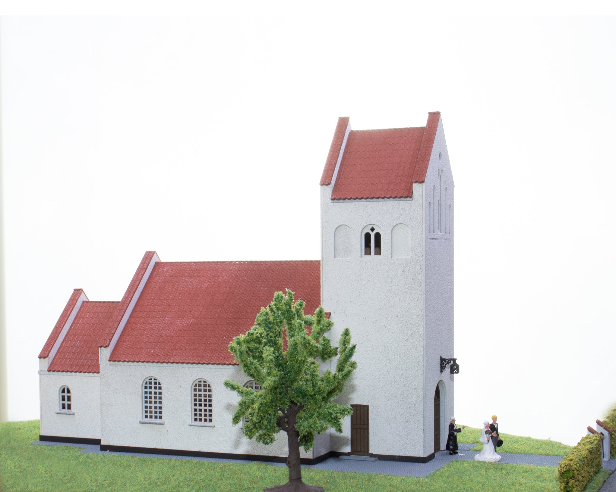 hobbytrade-ud-p-landet-ht-87383-dorfkirche-bausatz-wei-h0 image 3