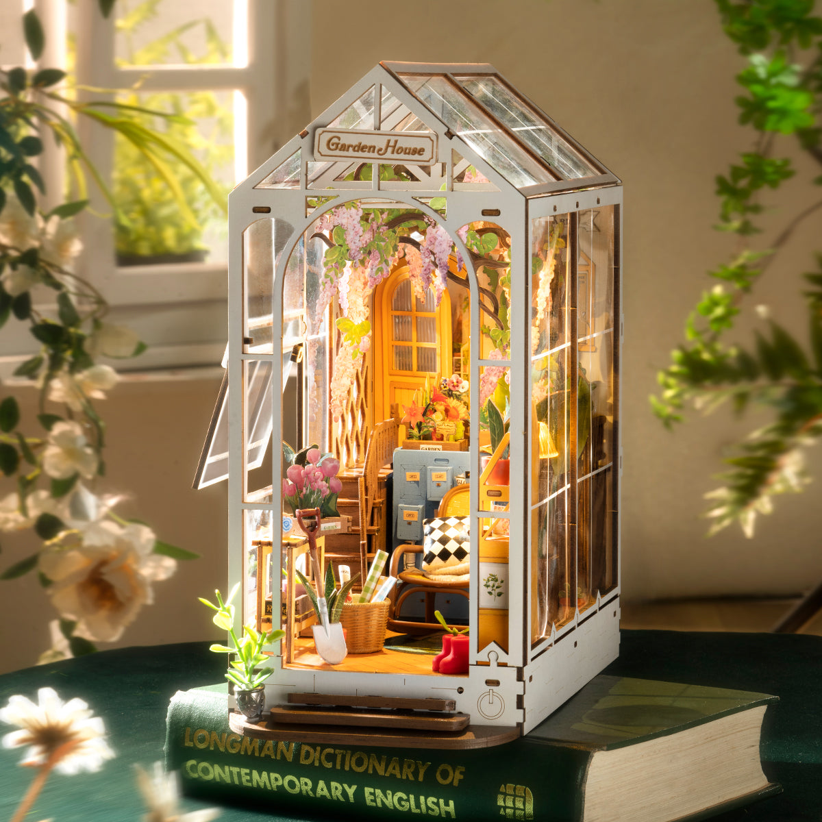 robotime-rolife-tgb06-garden-house-book-nook-bausatz image 3