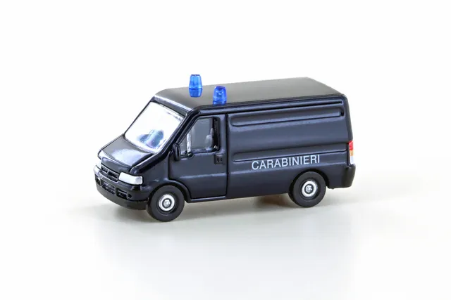 hobbytrain-fiat-ducato-ii-transporter-carabinieri-modellauto-spur-n image 1