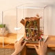 robotime-df06l-staubschutz-vitrine-hochformat-mit-t-r image 2