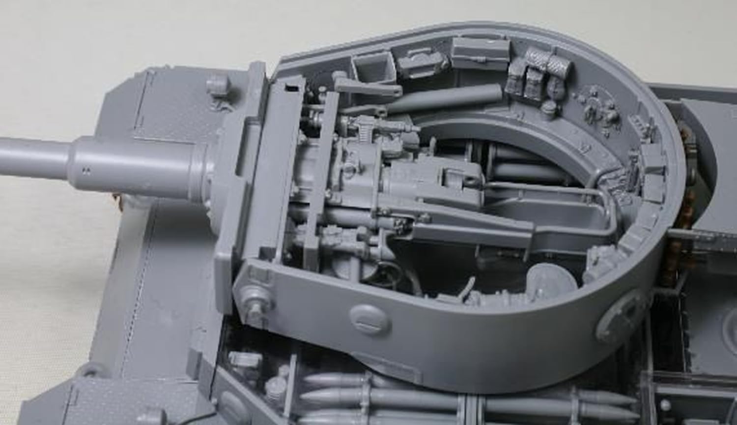 amusing-hobby-35a061-tiger-p-panzermodell-1-35-full-interior image 6