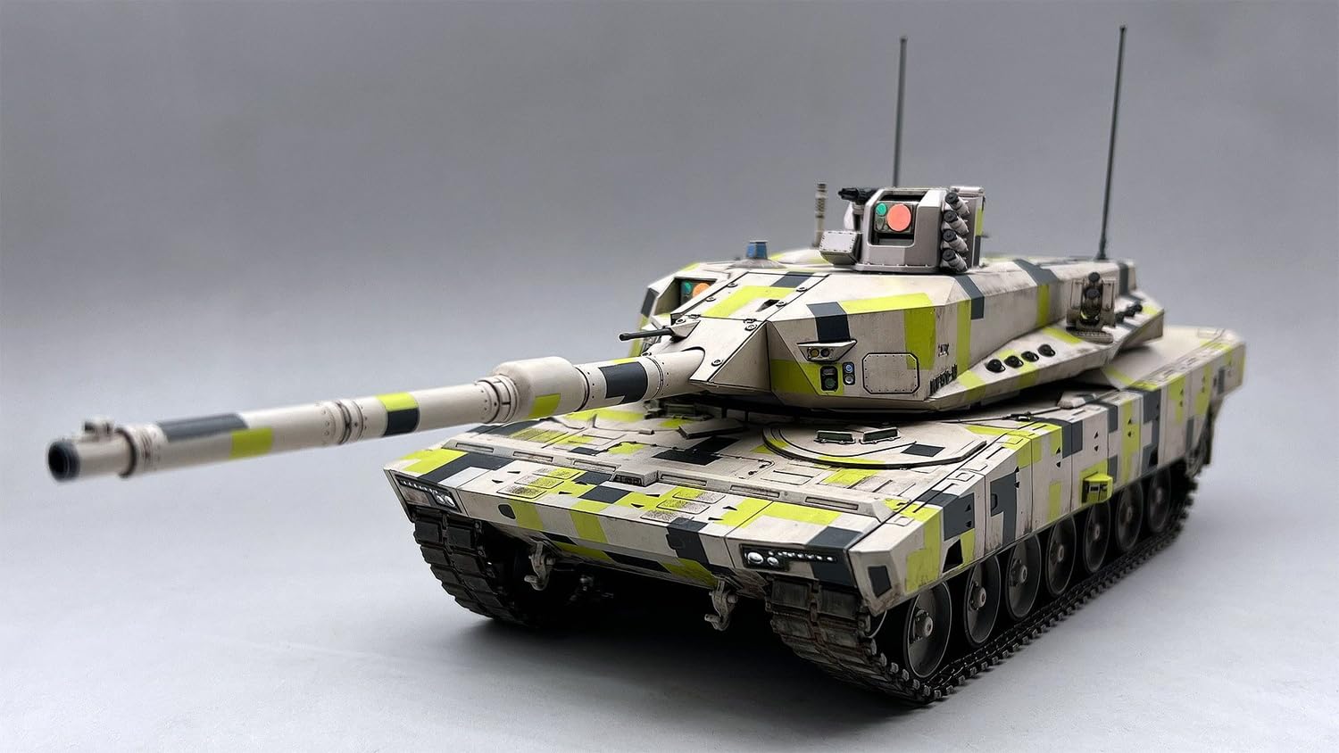 amusing-hobby-35a065-kf51-u-panther-1-35-panzermodellbausatz image 2
