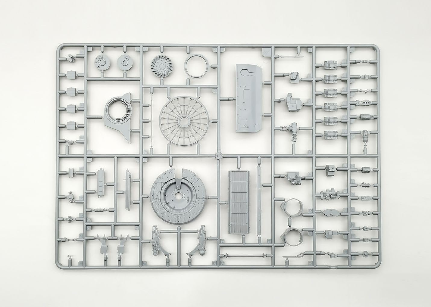 amusing-hobby-t-72m1-35a038-panzer-modellbausatz-1-35-interior image 7