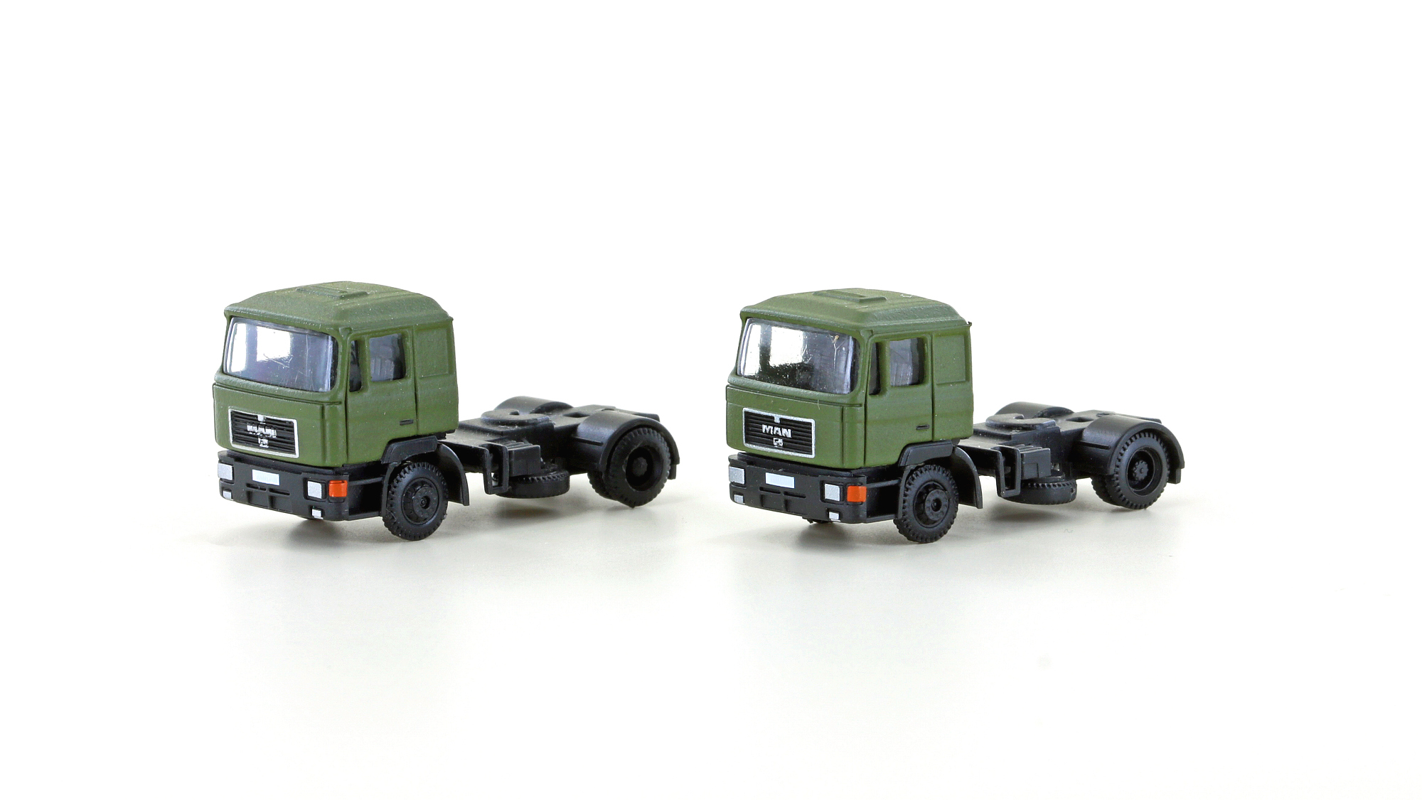 hobbytrain-man-f90-szm-2-achsig-oliv-2er-set-modellauto image 1