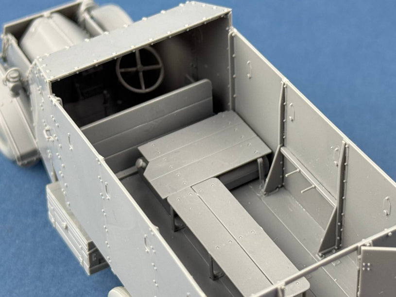 copper-state-models-35019-armoured-tender-panzermodell-1-35 image 3
