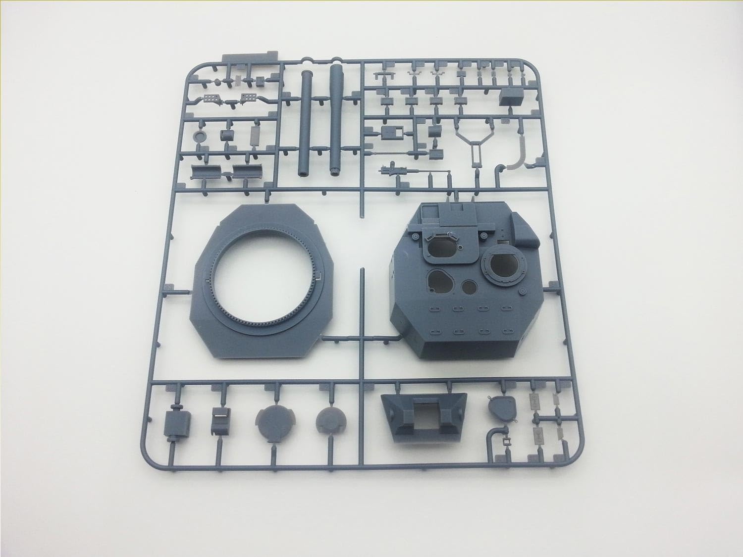 amusing-hobby-ah35a008-fv215b-183-bausatz-1-35-panzerj-ger image 3