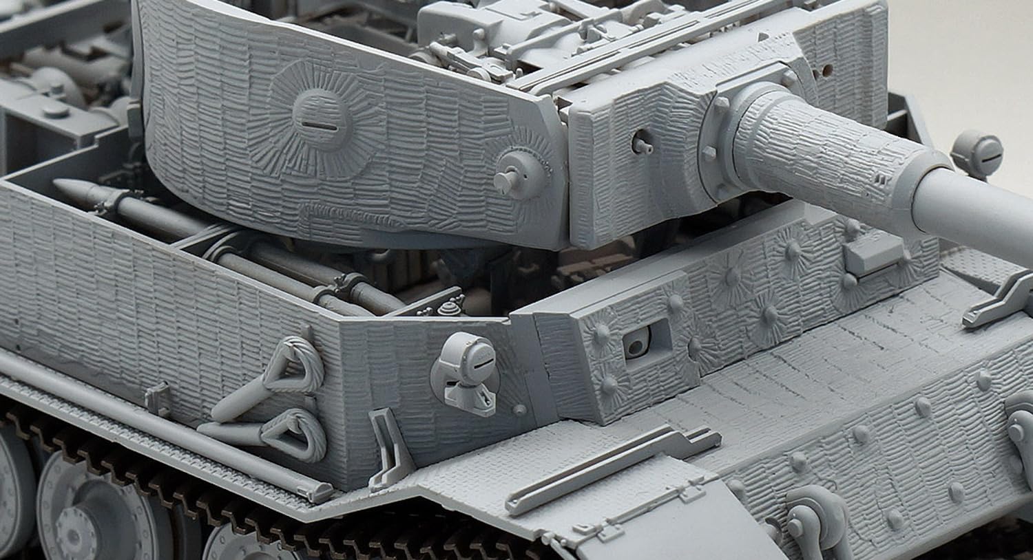 amusing-hobby-tiger-p-35a051-bausatz-1-35-zimmerit image 3