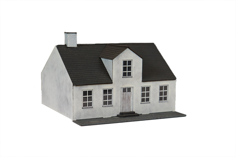 hobbytrade-danske-byhuse-ht-87222-stadthaus-modellhaus-mit-gaube image 1