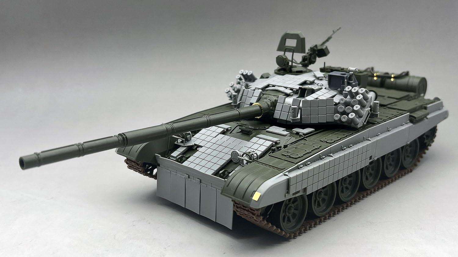 amusing-hobby-35a069-pt-91-twardy-panzer-1-35-erawa image 3