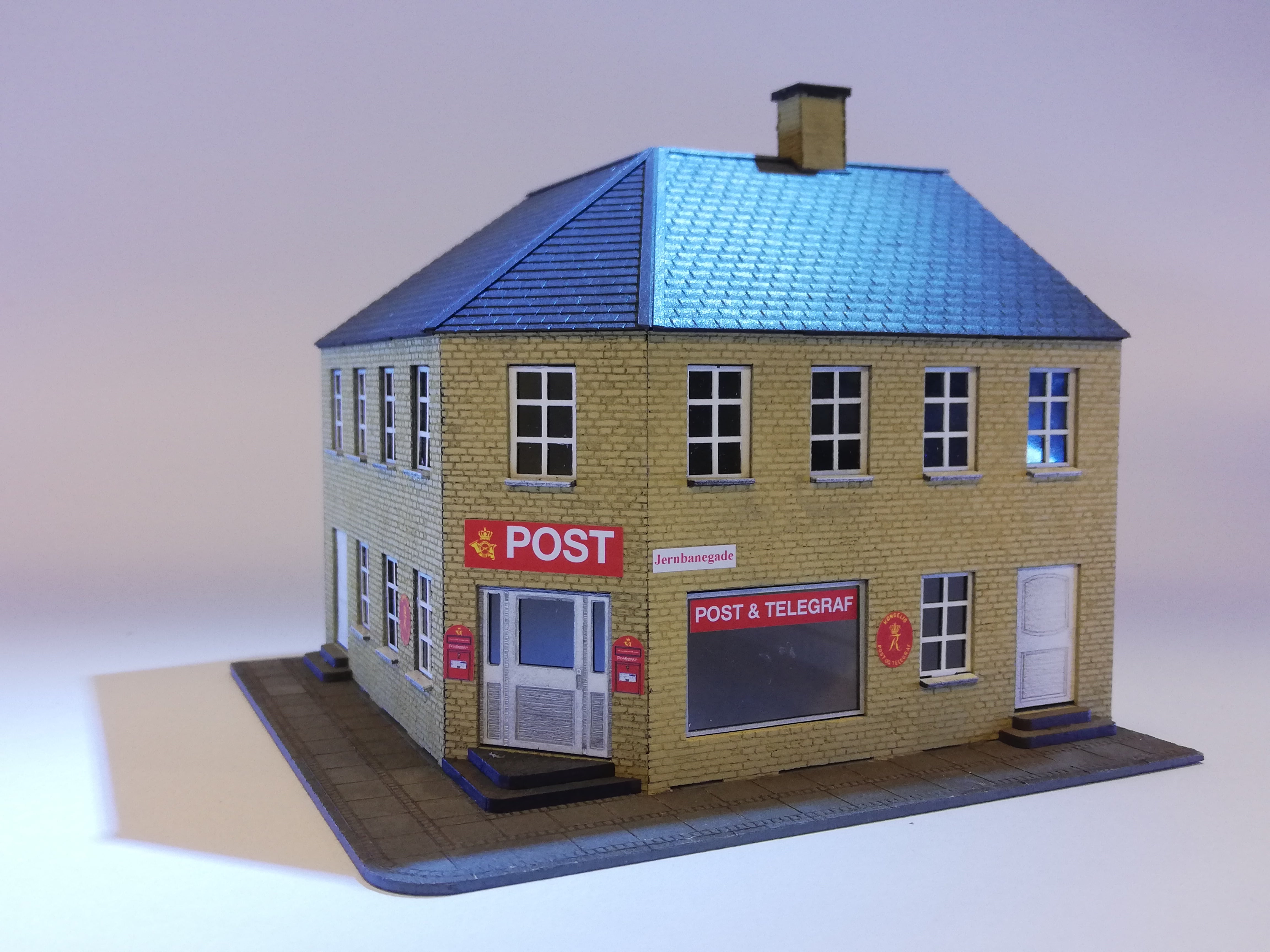 hobbytrade-danske-byhuse-ht-87208-eckhaus-bausatz-post-gelb-h0 image 4