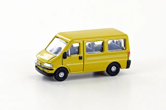 hobbytrain-fiat-ducato-ii-bus-modellauto-gelb-spur-n image 1