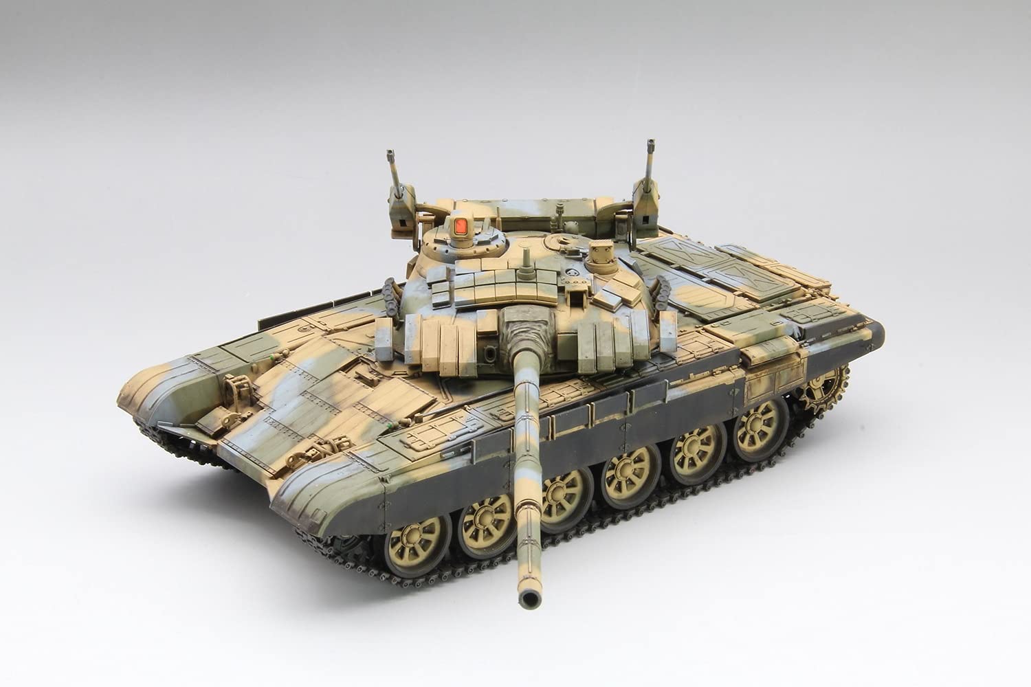 amusing-hobby-t-72m2-moderna-ah35a039-panzer-modellbausatz-1-35 image 4