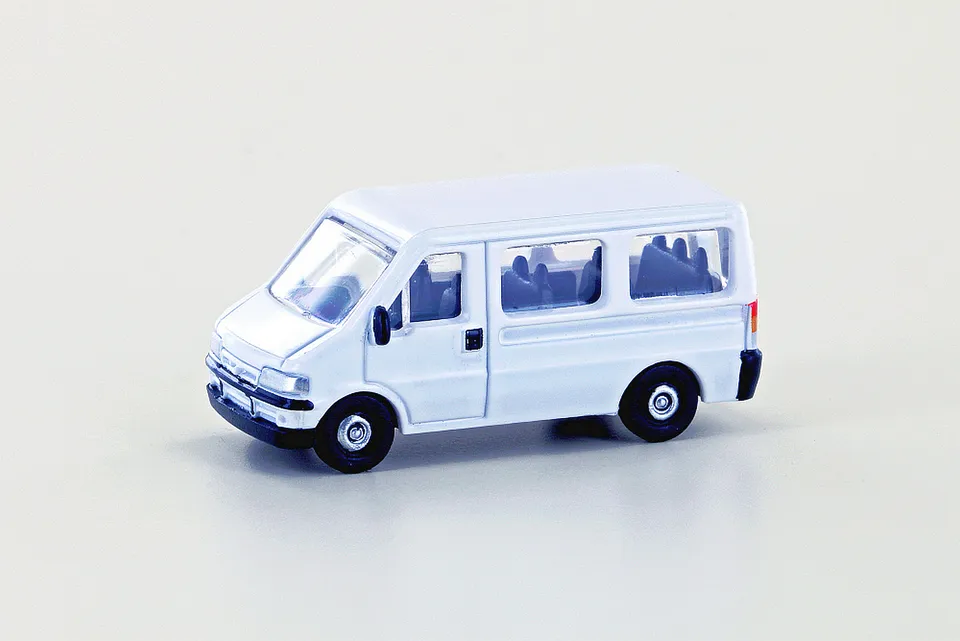 hobbytrain-modellautos-fiat-ducato-ii-bus-wei-1-160 image 1
