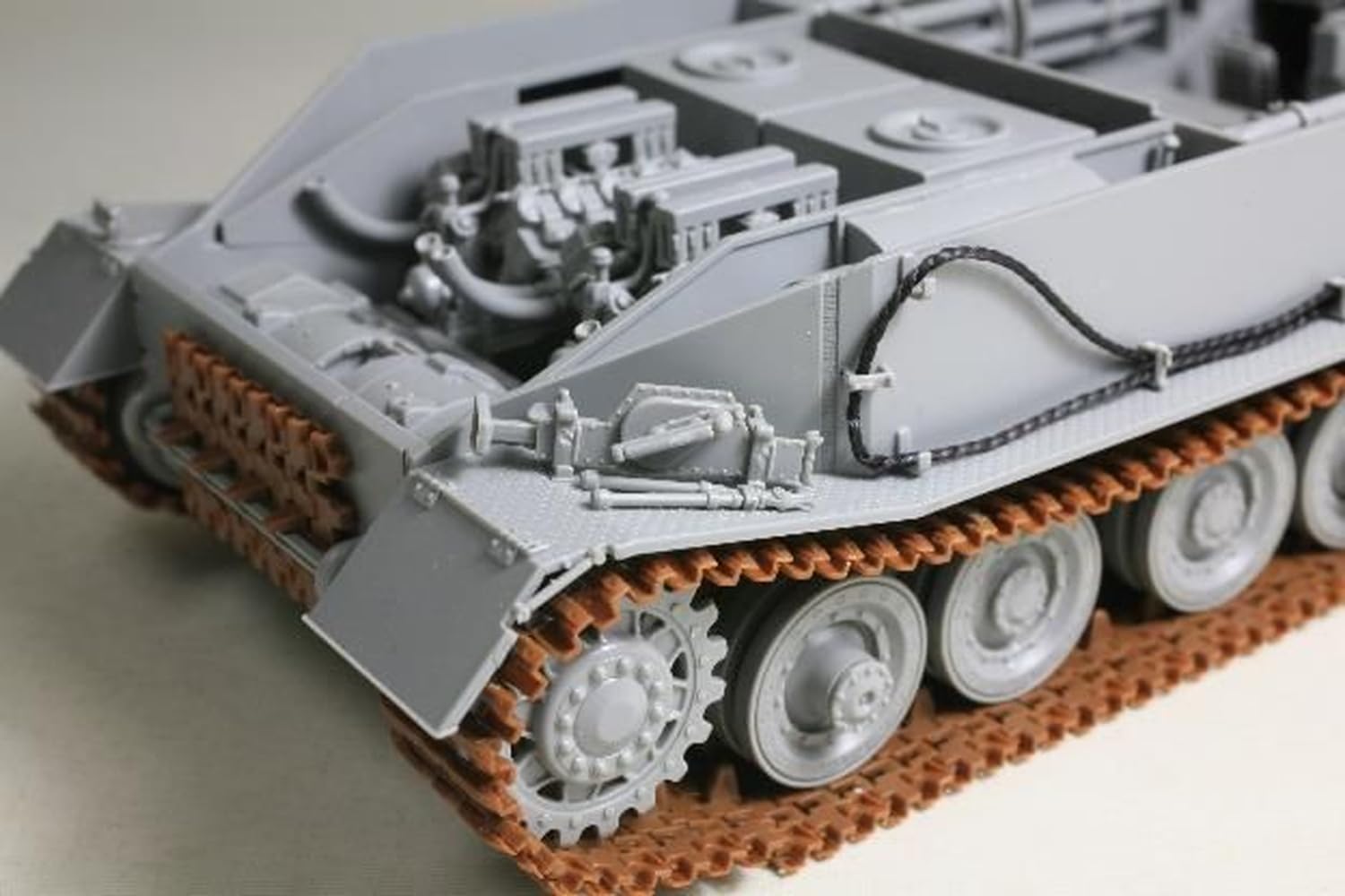 amusing-hobby-35a061-tiger-p-panzermodell-1-35-full-interior image 8