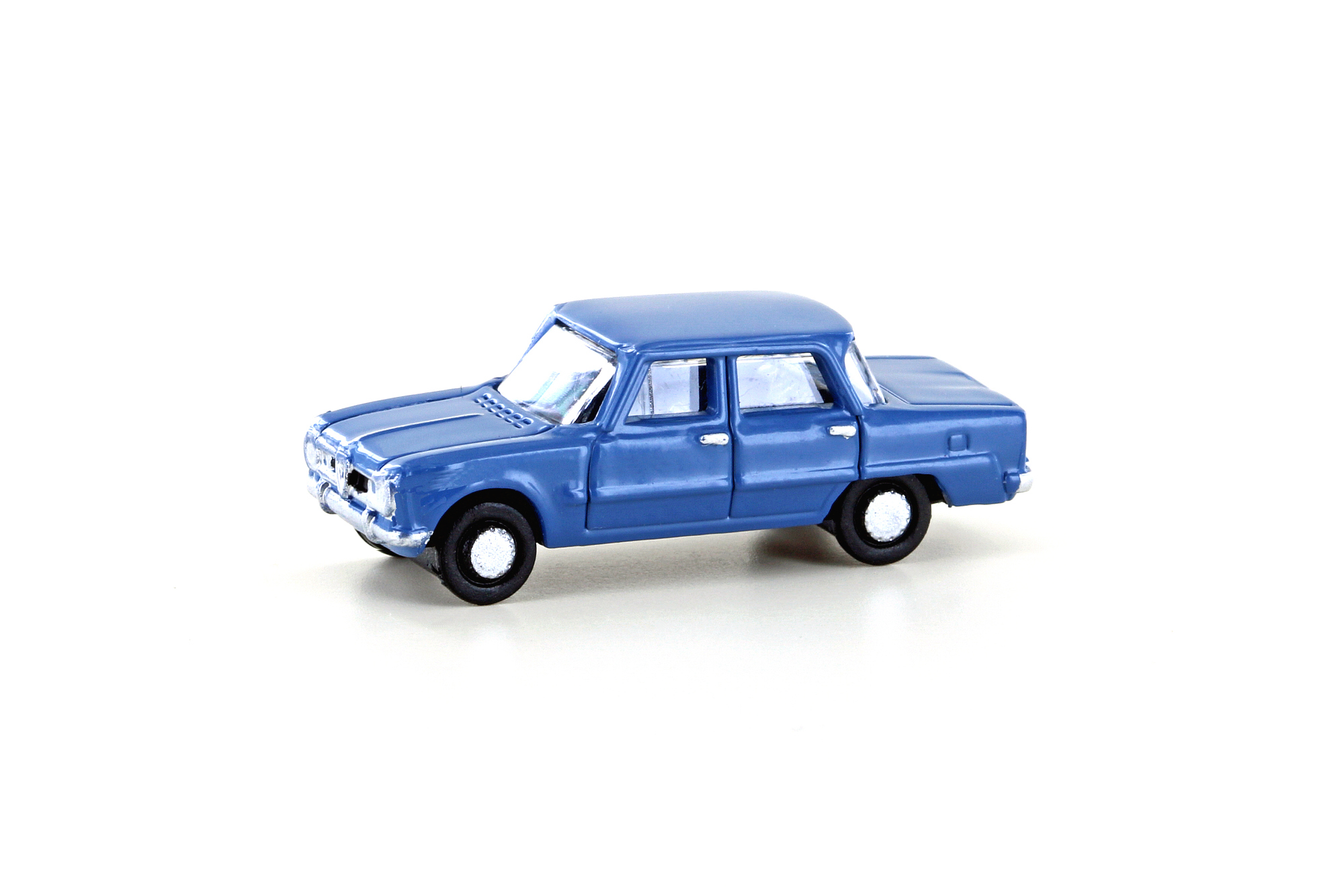 hobbytrain-modellauto-alfa-romeo-giulia-hellblau image 1