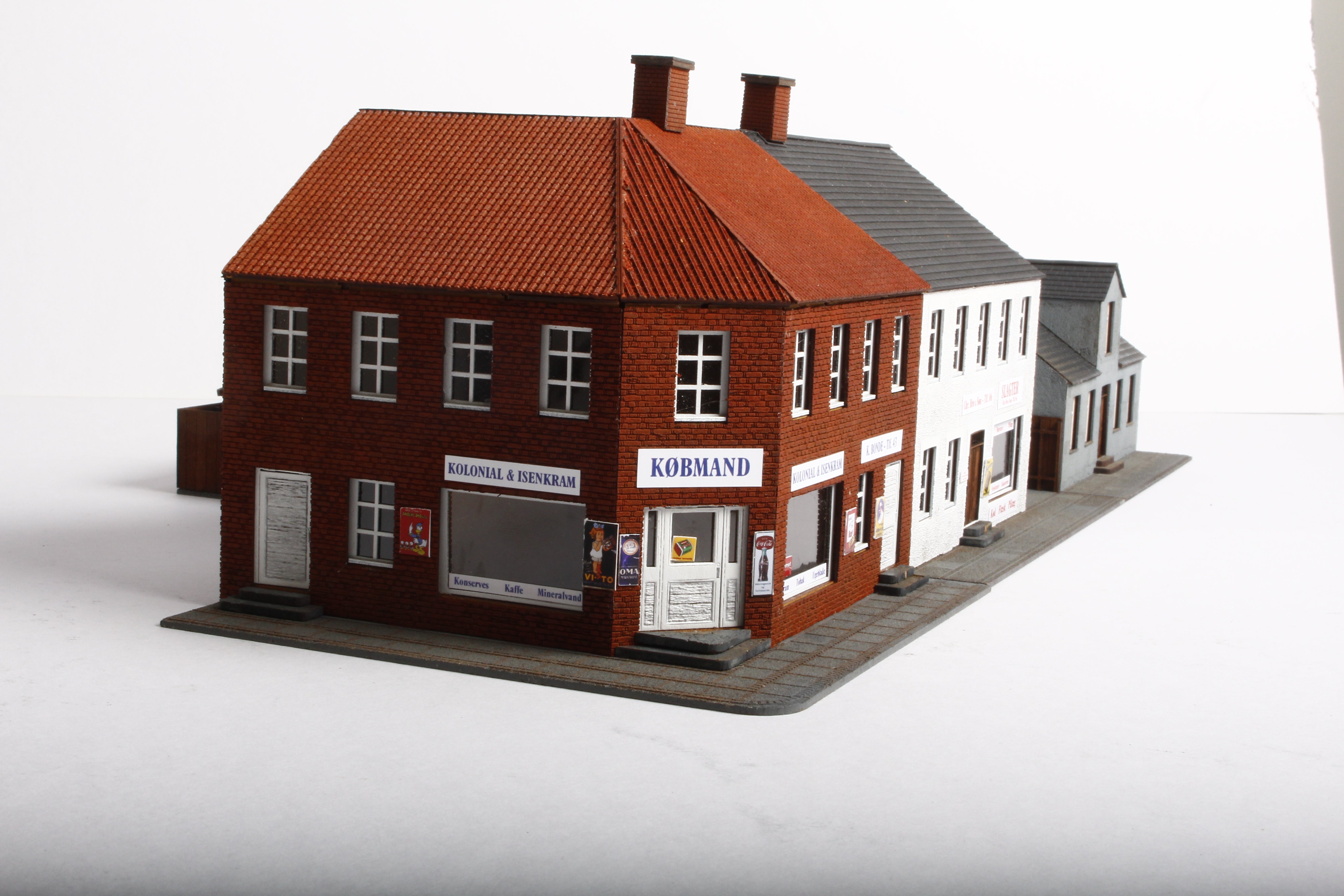 hobbytrade-danske-byhuse-ht-87200-eckhaus-modellhaus-h0-laden image 4