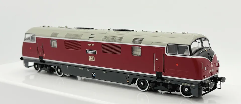 hobbytrain-class-42-d821-diesellok-spur-n-greyhound-ep-iv-v image 1