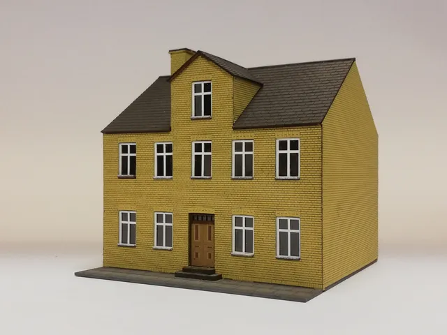 hobbytrade-danske-byhuse-ht-87228-stadthaus-modellhaus-gelb-h0 image 1