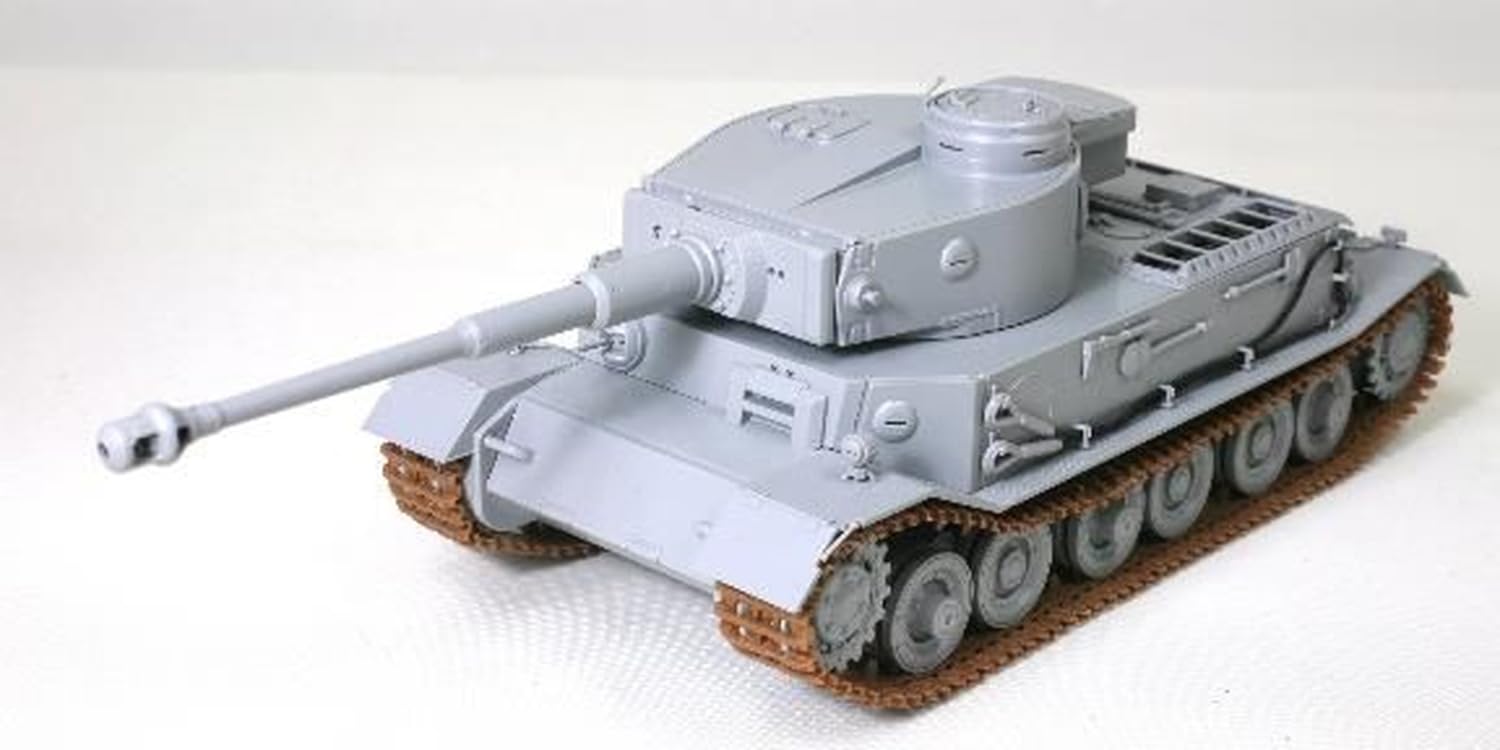 amusing-hobby-35a061-tiger-p-panzermodell-1-35-full-interior image 2