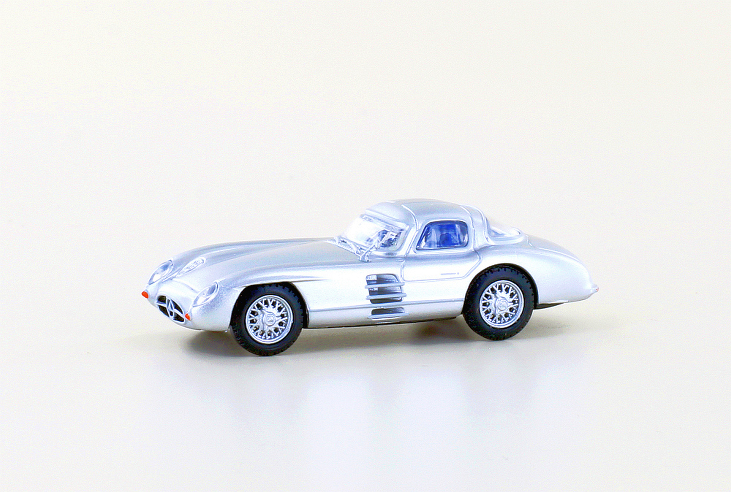 mercedes-300-slr-uhlenhaut-coupe-modellauto-1-87-silber image 2