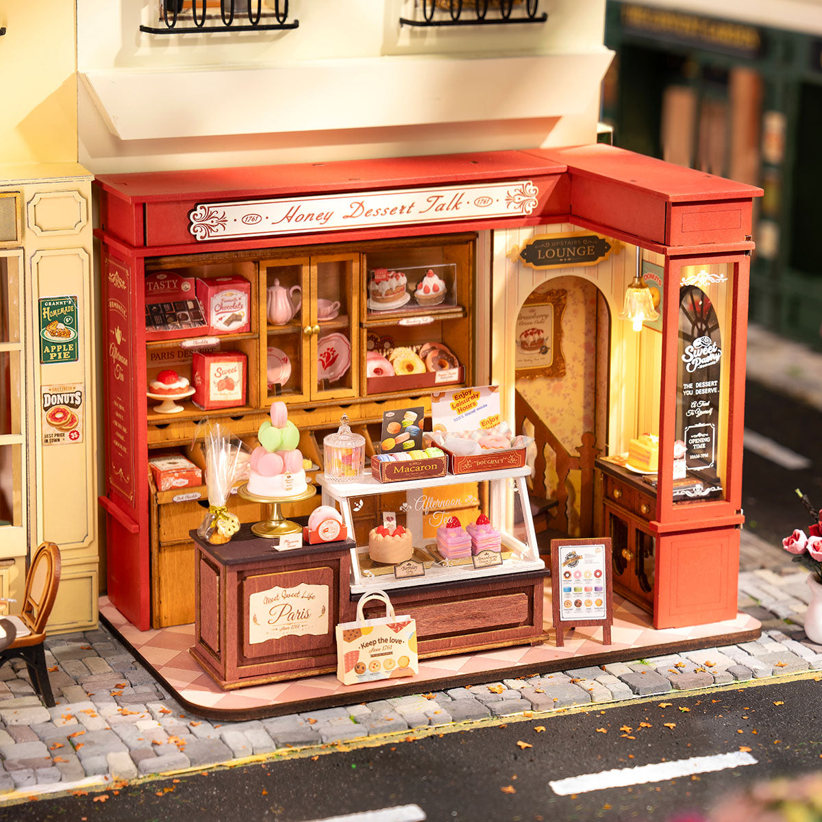 robotime-dg168-honey-dessert-talk-miniaturhaus-patisserie image 2