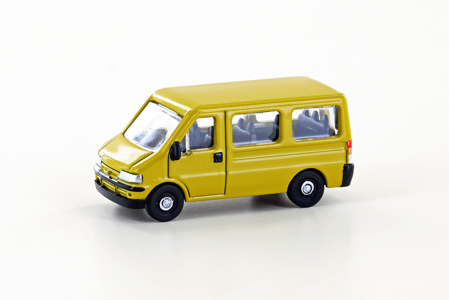 hobbytrain-fiat-ducato-ii-bus-modellauto-gelb-spur-n image 1