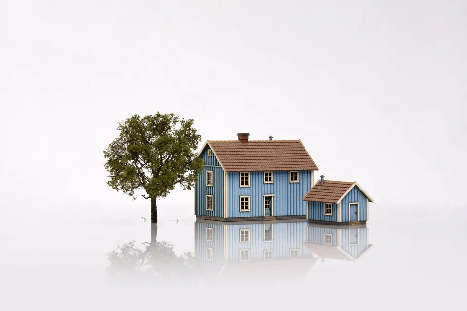 hobbytrain-lyngstad-g-rd-lasercut-geb-udebausatz-hellblau-ge-predigt image 1
