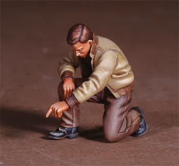 def-model-do35024-us-mechaniker-1-35-resinfigur image 1