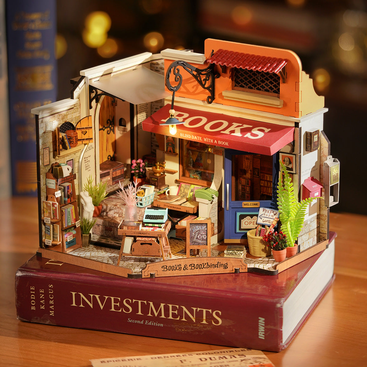 robotime-dg164-corner-bookstore-miniaturhaus-holzbausatz image 2