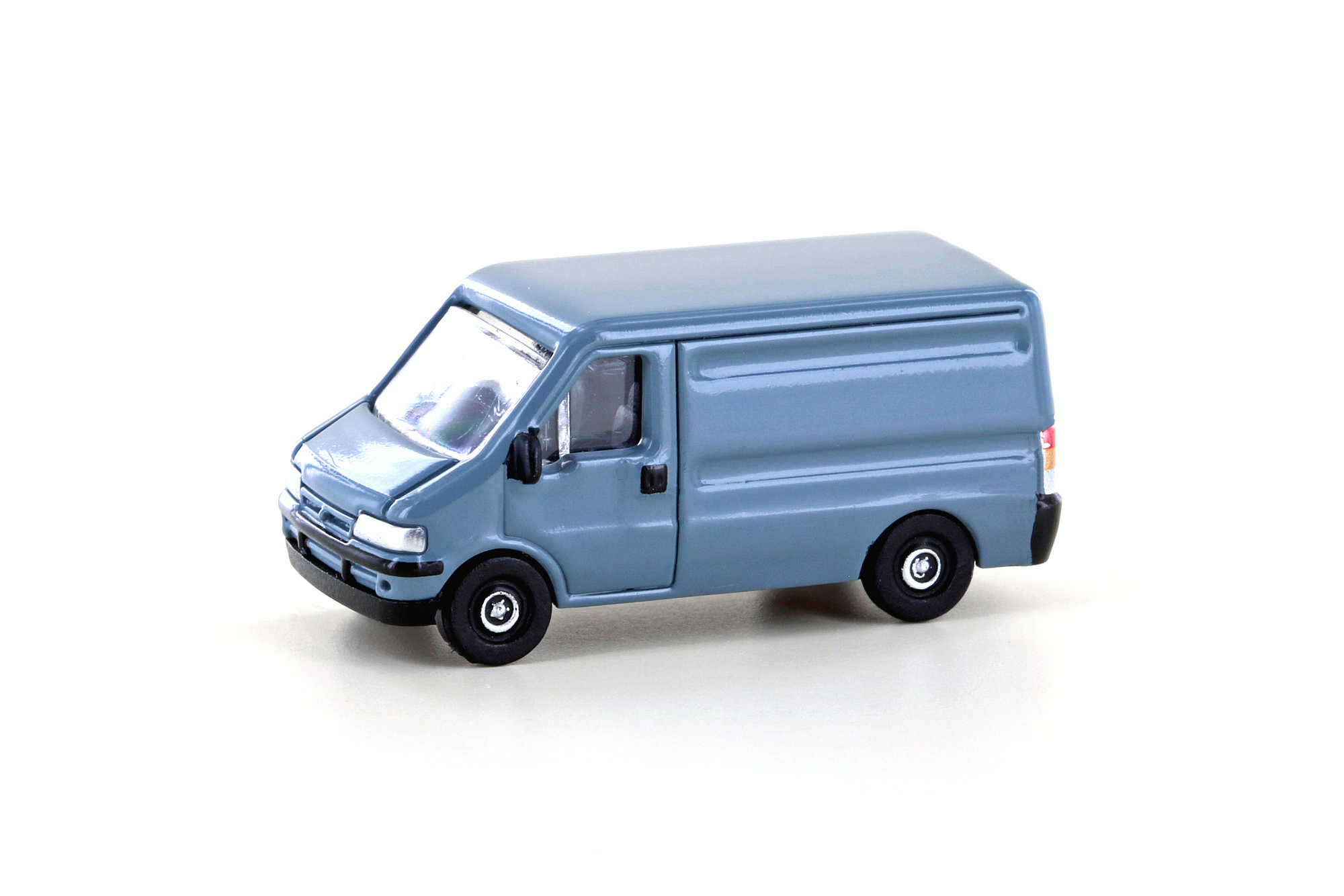 hobbytrain-fiat-ducato-ii-transporter-grau-spur-n image 1