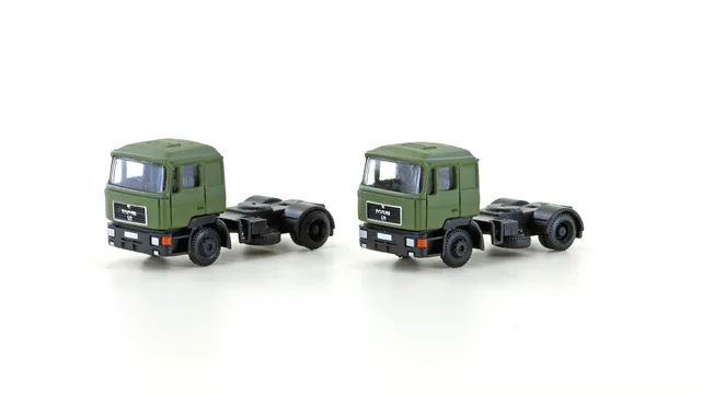 hobbytrain-man-f90-szm-2-achsig-oliv-2er-set-modellauto image 1