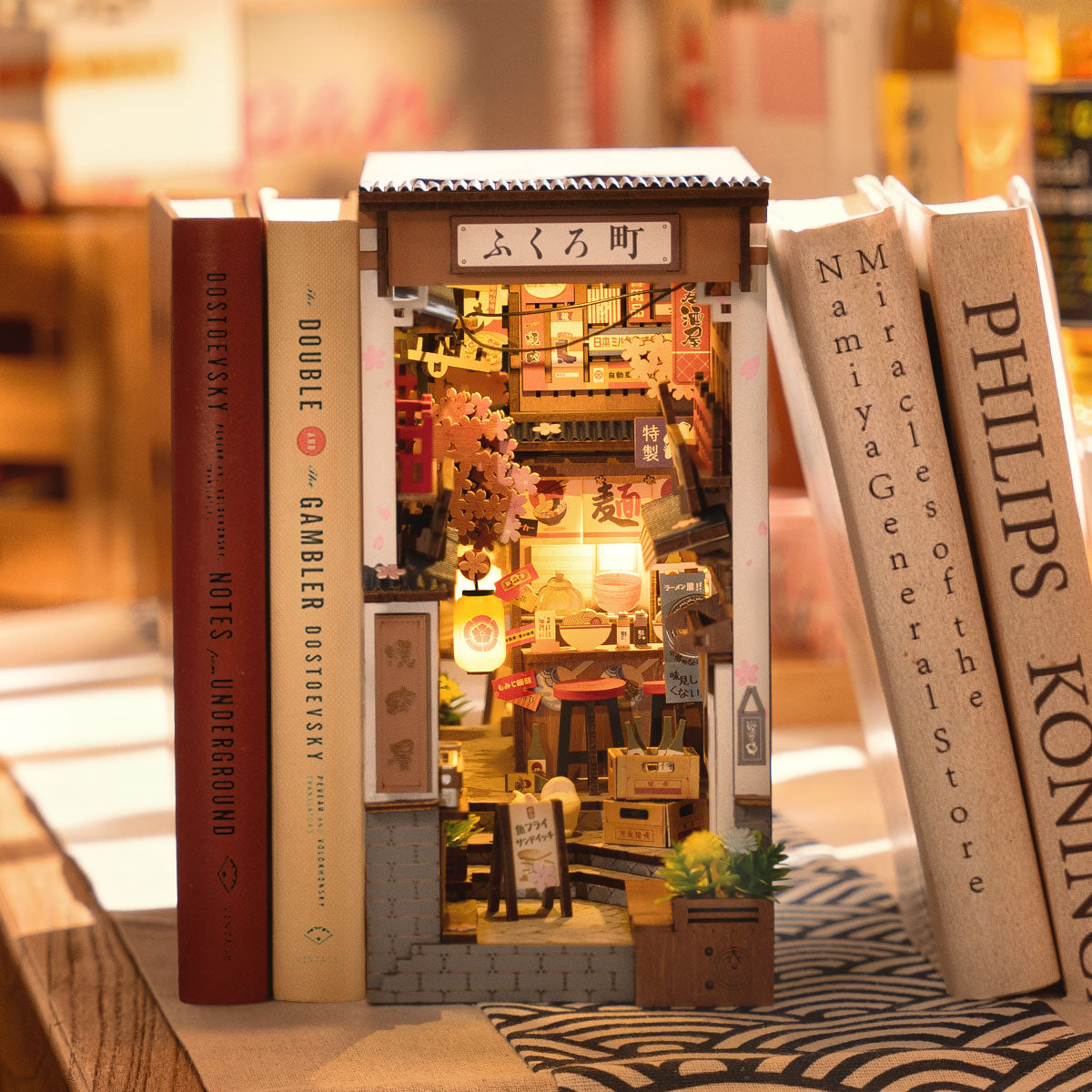 rolife-sakura-wine-alley-book-nook-diy-holzbausatz-249-tlg image 2