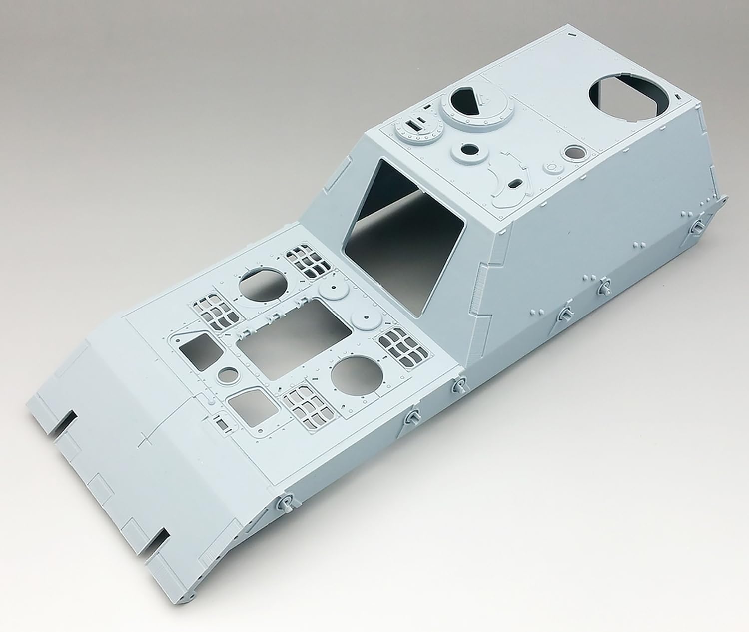 amusing-hobby-jagdpanzer-e-100-ah35a017-bausatz-1-35 image 3