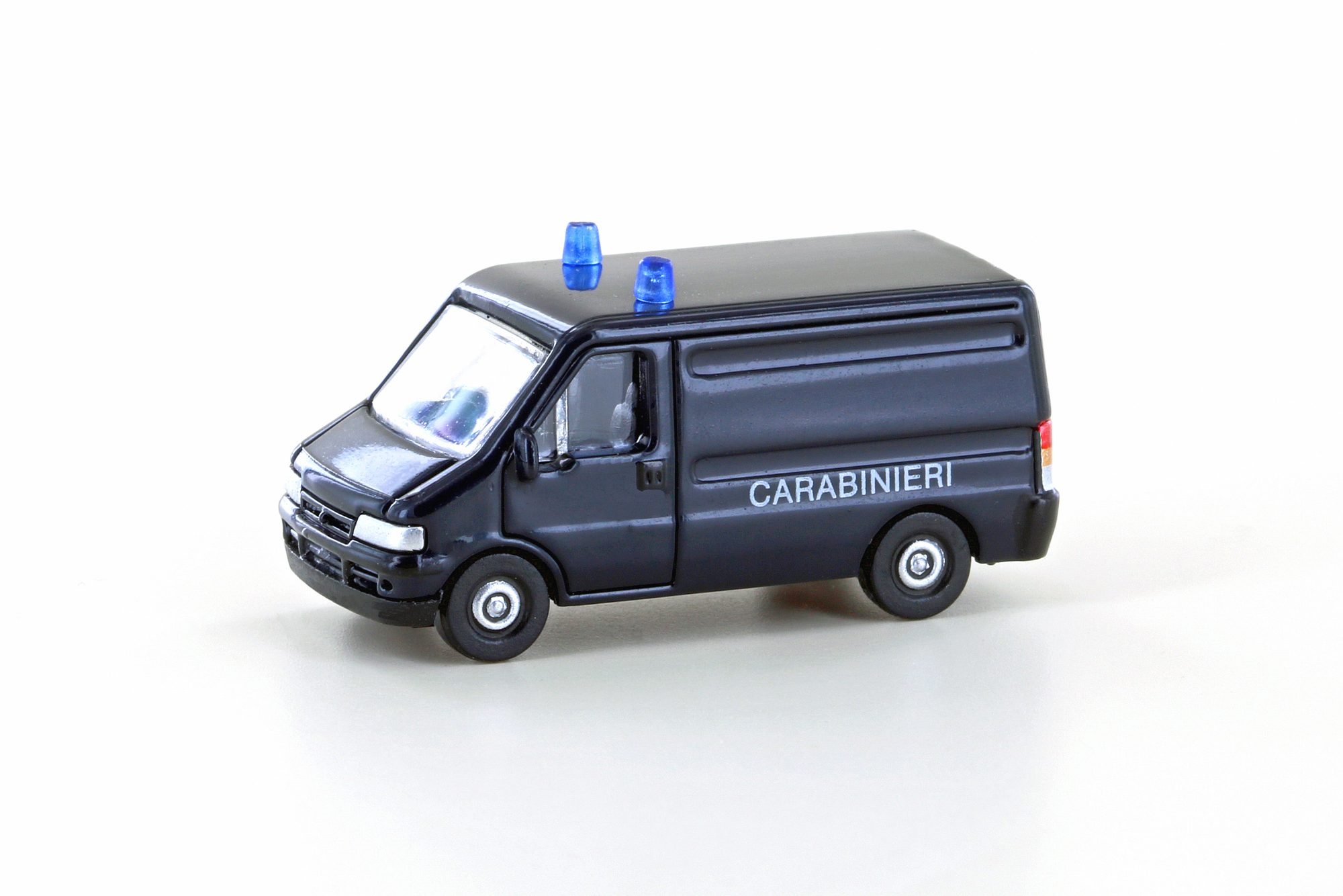 hobbytrain-fiat-ducato-ii-transporter-carabinieri-modellauto-spur-n image 1
