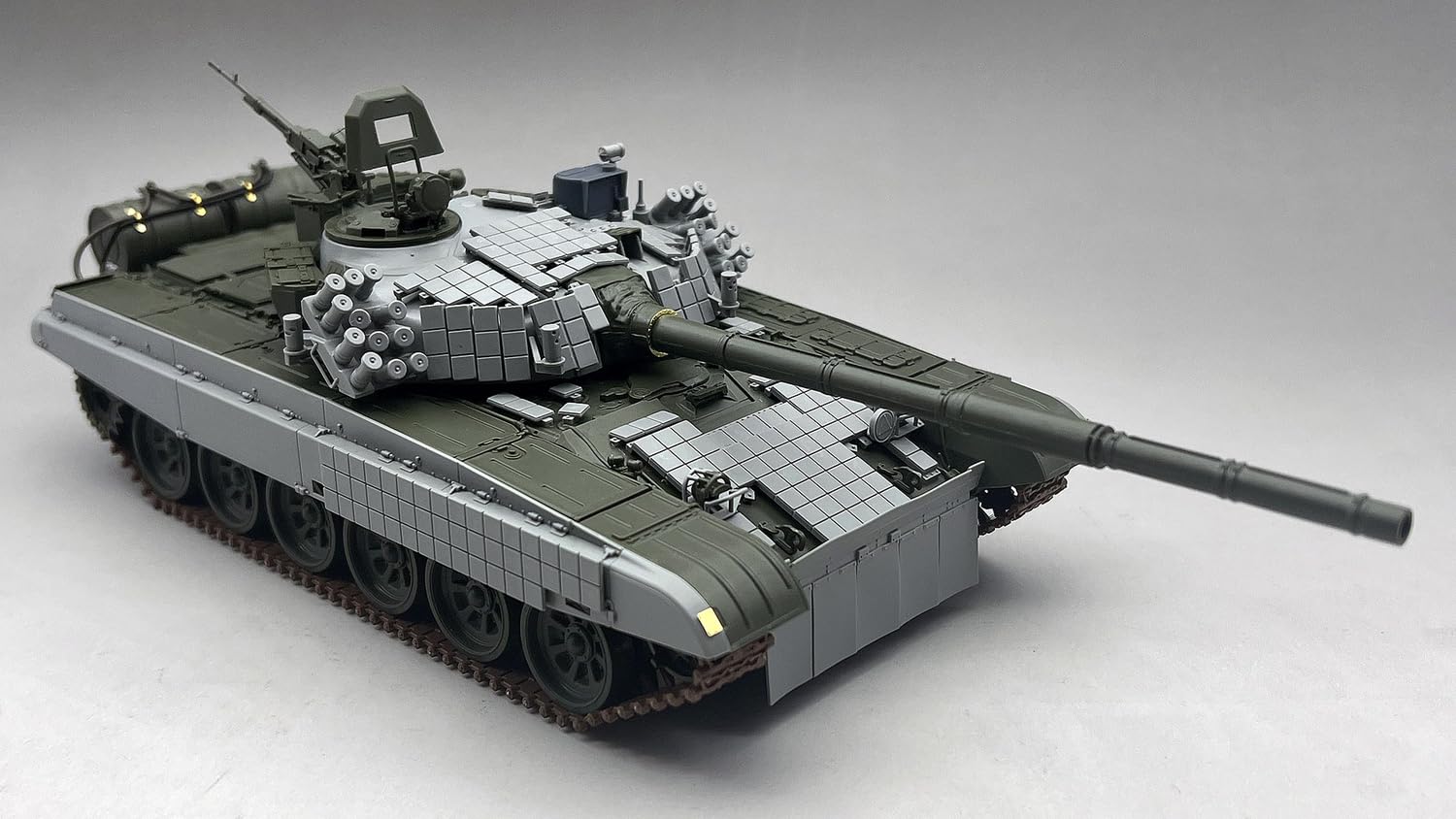 amusing-hobby-35a069-pt-91-twardy-panzer-1-35-erawa image 2