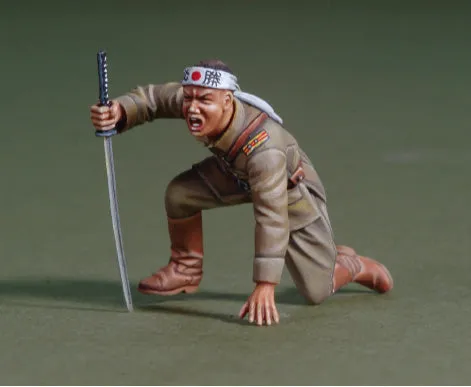 def-model-do35033-japan-offizier-banzai-figur-1-35 image 1