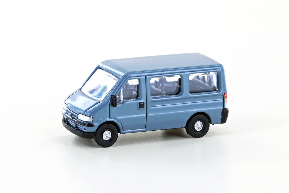 hobbytrain-fiat-ducato-ii-modellbus-grau-typ-230 image 1