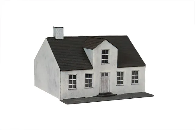 hobbytrade-danske-byhuse-ht-87222-stadthaus-modellhaus-mit-gaube image 1