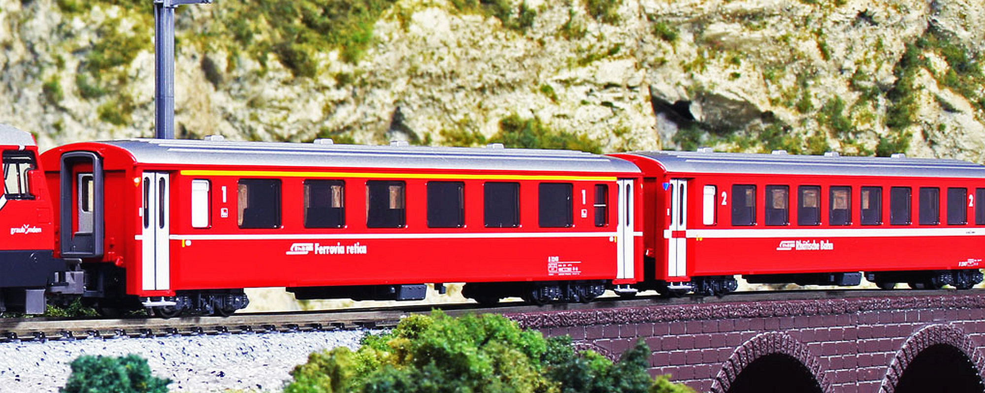 hobbytrain-personenwagen-ew-i-rhb-set-b-personenwagen-ep-v-vi-4er image 1
