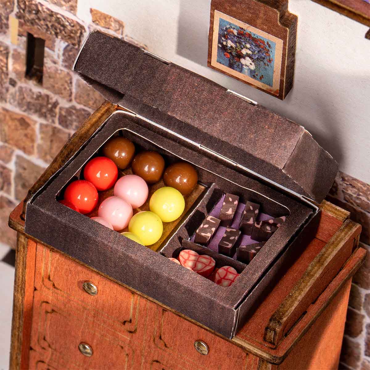 rolife-dg174-henry-s-chocolate-miniaturhaus-bastelset-holz image 3