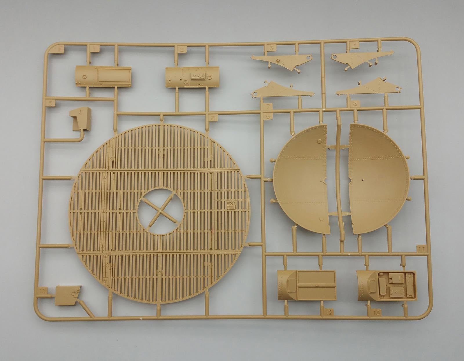amusing-hobby-flak-40-ah35a020-bausatz-1-35-radar image 3