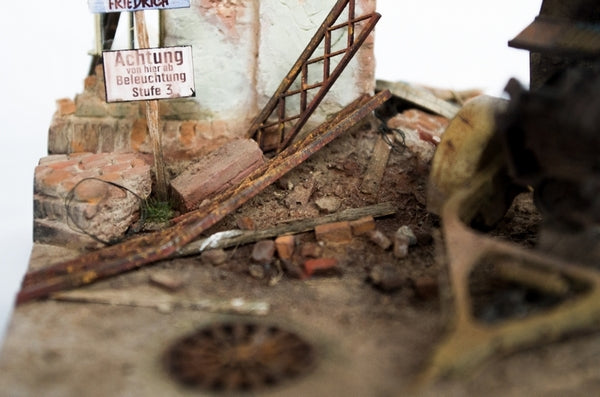 rt-diorama-35307-factory-rubble-ruins-diorama-1-35 image 2